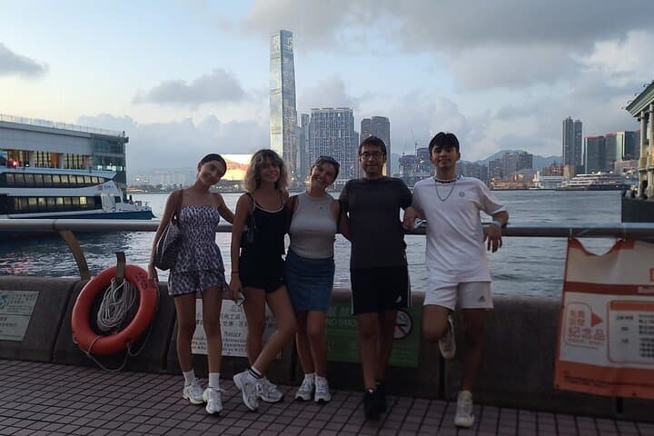 Deluxe Hong Kong Night City Tour with Peak Tram, Star Ferry & Symphony of Lights photo 2