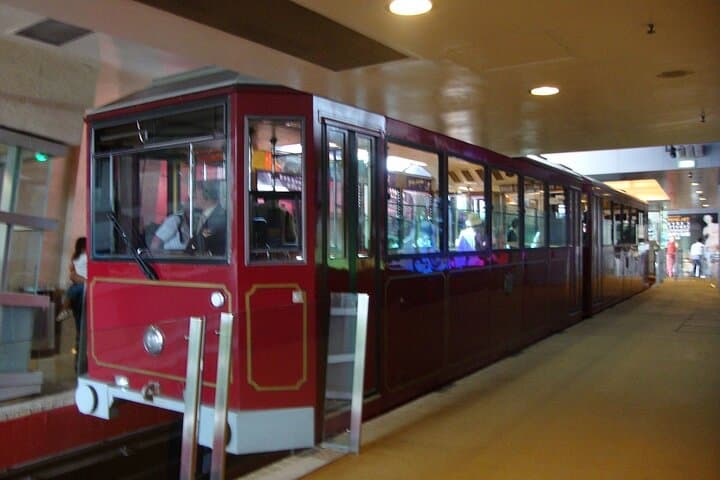 Deluxe Hong Kong Night City Tour with Peak Tram, Star Ferry & Symphony of Lights photo 4