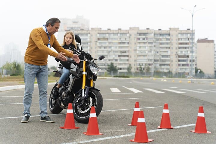Jakarta Scooter and Motorcycle Lessons: Urban Riding Skills & Safety Course photo 2