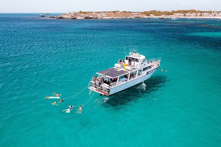 Rottnest Island Luxe Seafood Cruise: Hands-On Western Rock Lobster Experience from Fremantle