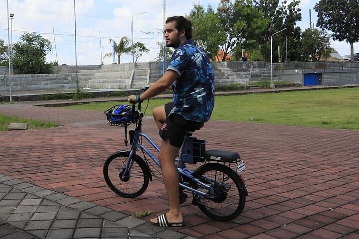 Jakarta Scooter and Motorcycle Lessons: Urban Riding Skills & Safety Course photo 5