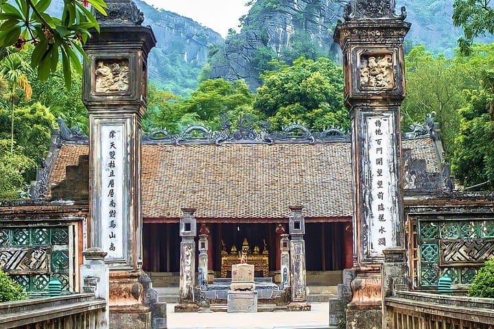 Full-Day Ninh Binh Heritage Tour: Tam Coc Boat, Hoa Lu & Mua Cave from Hanoi photo 2
