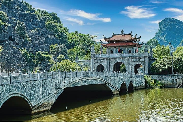 Full-Day Ninh Binh Heritage Tour: Tam Coc Boat, Hoa Lu & Mua Cave from Hanoi photo 4