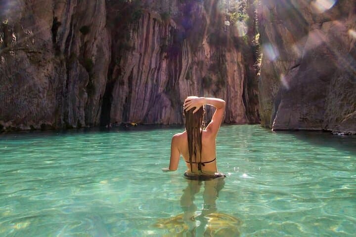 Montanejos Canyon Hike and Thermal Springs: Guided Day Trip from Valencia