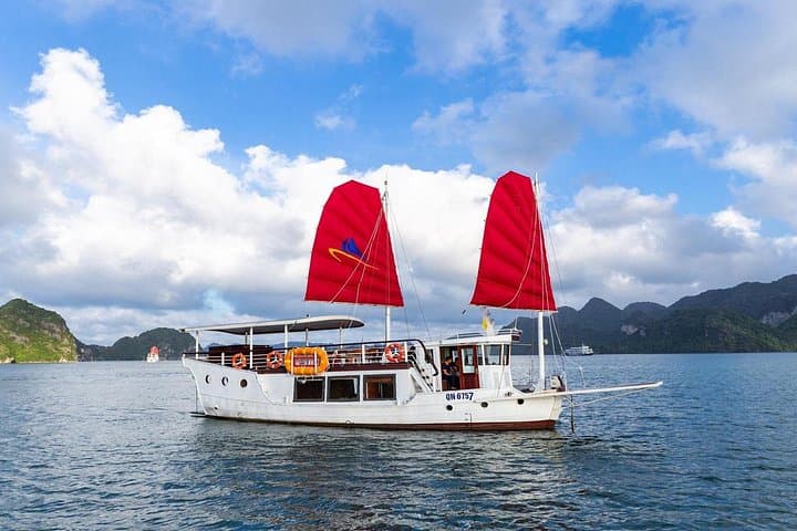 Bai Tu Long Bay Private Day Cruise: Kayak, Cua Van Fishing Village & Tien Ong Cave photo 2