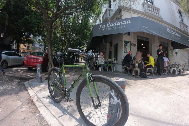 Guided Bike Tour Through La Roma and La Condesa — Mexico City Cycling Experience photo 6