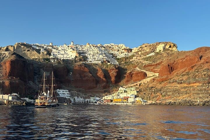 Private Caldera Cruise Aboard a Luxury Motor Yacht in Santorini photo 2