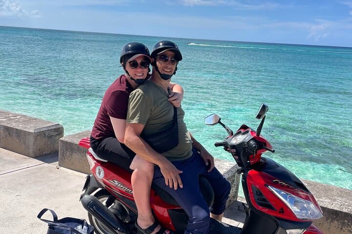 Scooter Rental in Nassau: Explore New Providence on a 150cc Scooter photo 2