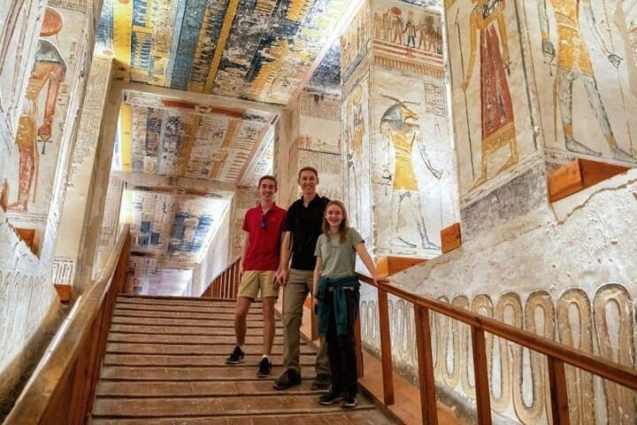 Abu Simbel and Luxor: 2-Day Flight Tour with Hot-Air Balloon and 5★ Stay photo 3