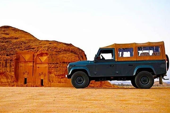 Vintage Land Rover Tour of Hegra: Explore AlUla's Nabataean Tombs photo 3