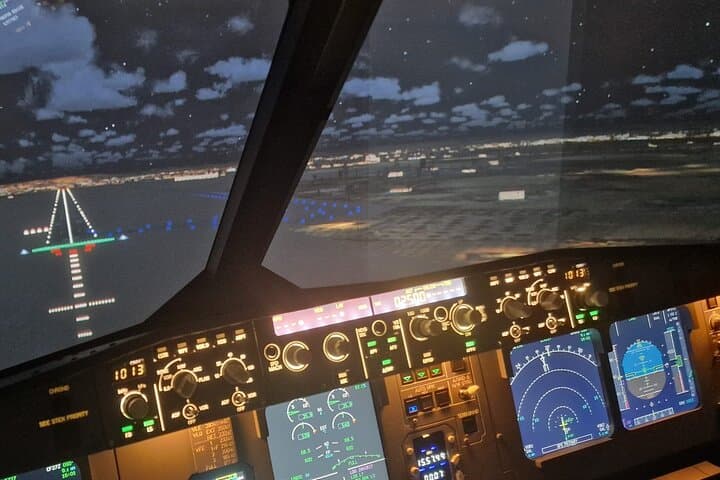 Pilot for a Day: Flight Simulator Experience in Seville photo 4