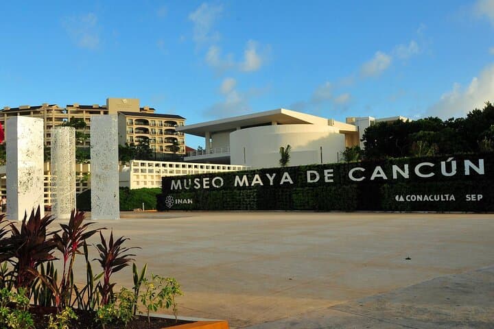 Half-Day Private Cancun City Tour: El Meco, Museo Maya & Playa Delfines