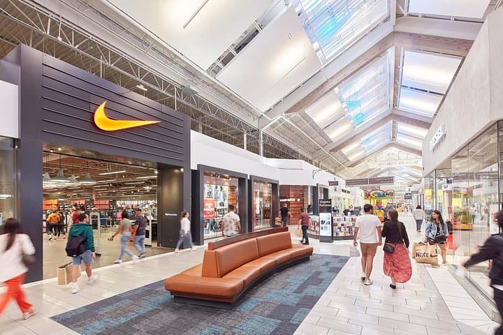 Luxury Private Transfer to Sawgrass Mills: Stress-Free Shopping from Miami photo 1