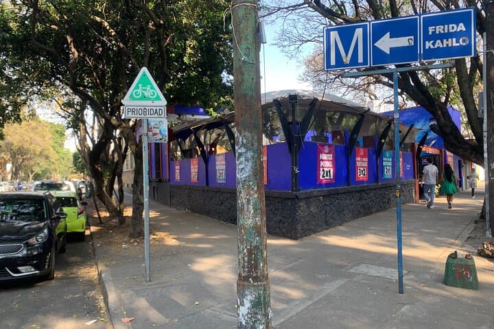 Colonia Del Valle to Coyoacán: Guided Bike Tour Through Mexico City's Historic South photo 2