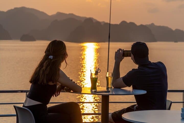 Lan Ha Bay Sunset Kayak & Jacuzzi Cruise — Cat Ba Water Adventure