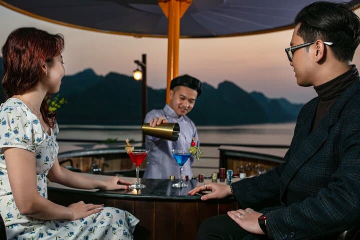 Lan Ha Bay Icon Cruise: 2-Day Kayak & Overnight Cruise from Hanoi
