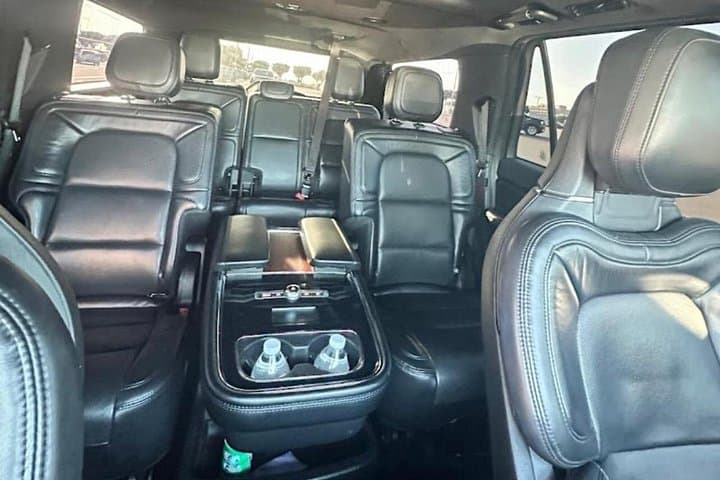 Luxurious Los Angeles & Orange County Airport Transfer — LAX & SNA Chauffeur Service photo 4