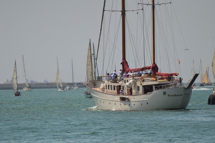 Barcelona Skyline Sailing: Historic 1962 Cruise with Drinks & Music photo 2