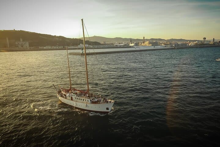 Barcelona Skyline Sailing: Historic 1962 Cruise with Drinks & Music photo 3