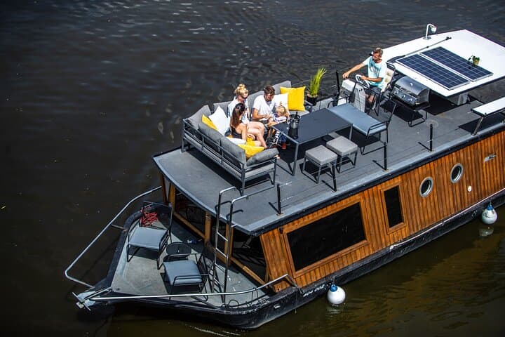 Prague Private Two-Boat Vltava Cruise with Unlimited Beer or Prosecco photo 3