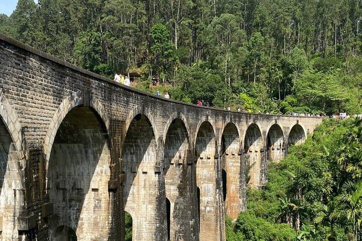 Ella Day Tour from Hikkaduwa: Scenic Train, Nine Arch Bridge & Little Adam's Peak photo 3