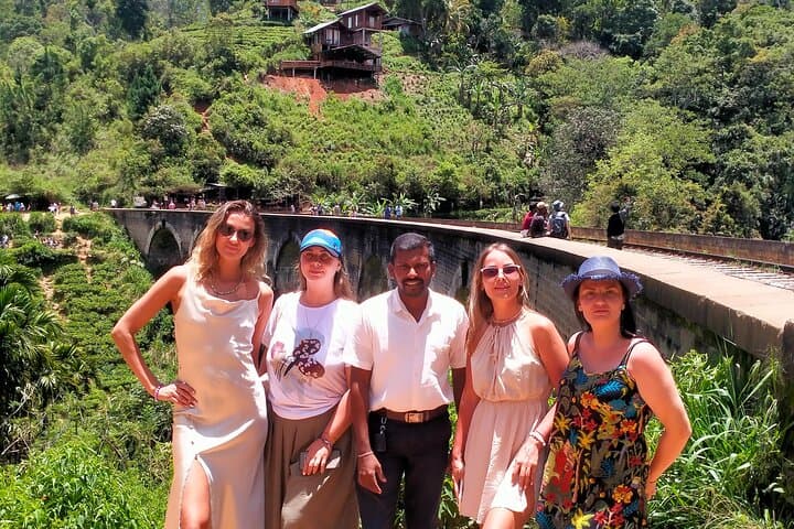 Ella Day Tour from Hikkaduwa: Scenic Train, Nine Arch Bridge & Little Adam's Peak photo 4