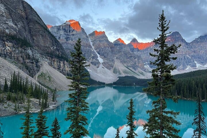 One-Day Banff and Yoho National Park Tour: Lake Louise, Moraine Lake, Johnston Canyon & Emerald Lake photo 6