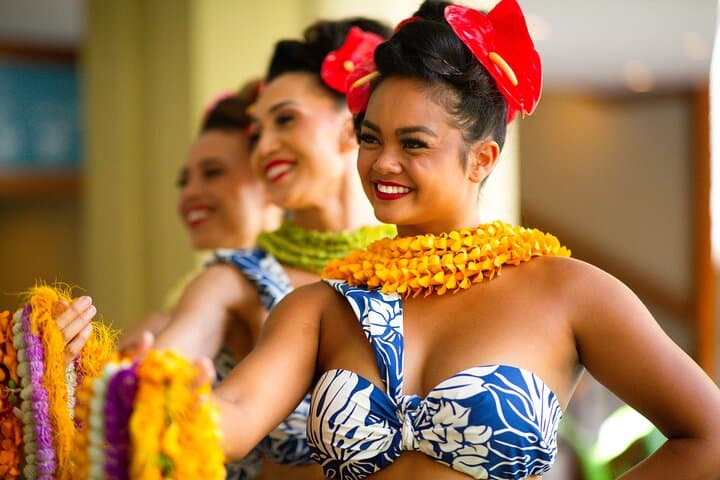 Na Lei Aloha Luau Waikiki — Intimate Hawaiian Dinner Show & Buffet Experience