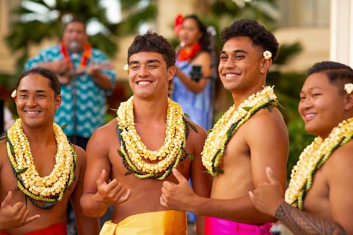 Na Lei Aloha Luau Waikiki — Intimate Hawaiian Dinner Show & Buffet Experience photo 3