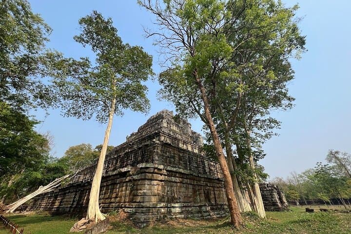 Koh Ker and Beng Mealea Day Tour from Siem Reap — Pyramid Temple & Jungle Ruins photo 5