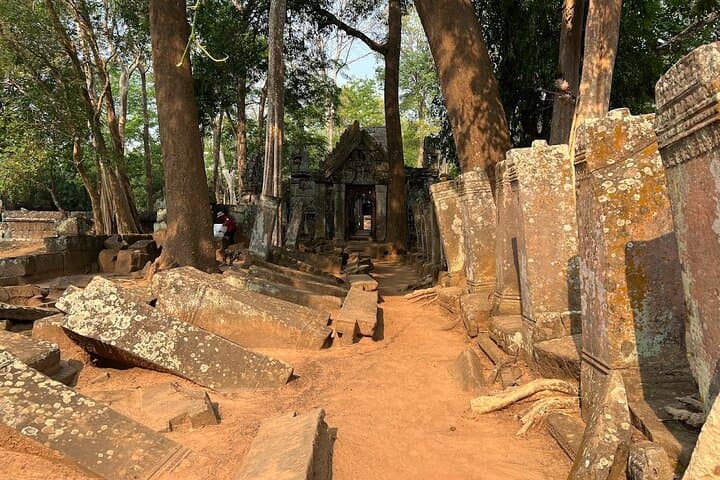 Koh Ker and Beng Mealea Day Tour from Siem Reap — Pyramid Temple & Jungle Ruins photo 6
