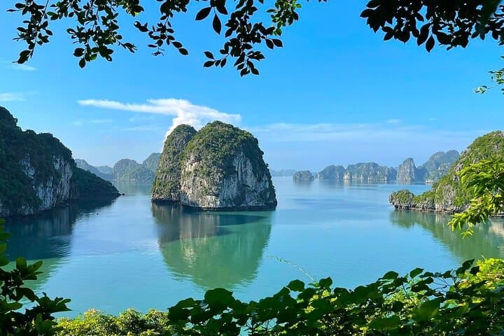 Bai Tu Long Bay 2-Day Overnight Cruise from Hanoi — Renea Cruises Guide photo 2