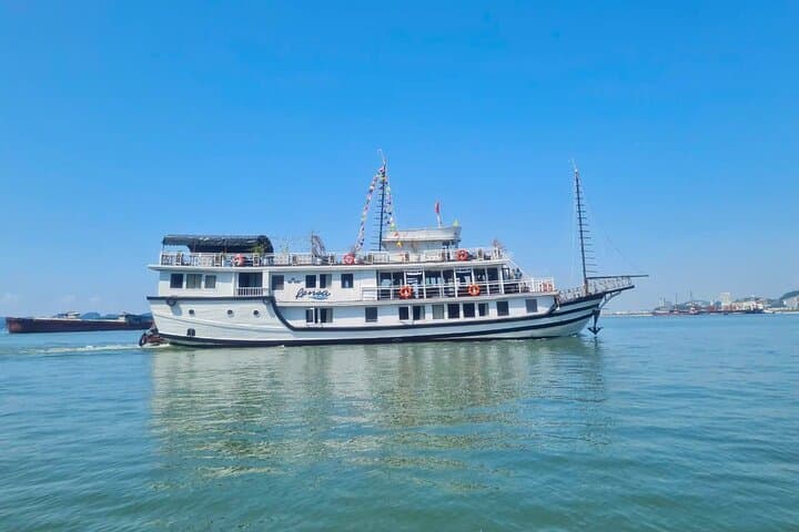 Hanoi to Untouched Bai Tu Long & Ha Long Bay 2-Day Overnight Cruise photo 4