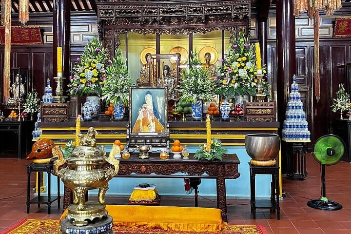 Hue Imperial Citadel & Dragon Boat Adventure: Full-Day Small Group Tour photo 5