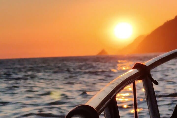 Sunset Aperitif Boat Cruise in Porto Venere and the Islands photo 1