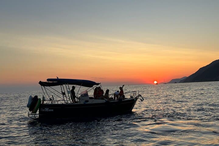 Sunset Aperitif Boat Cruise in Porto Venere and the Islands photo 2