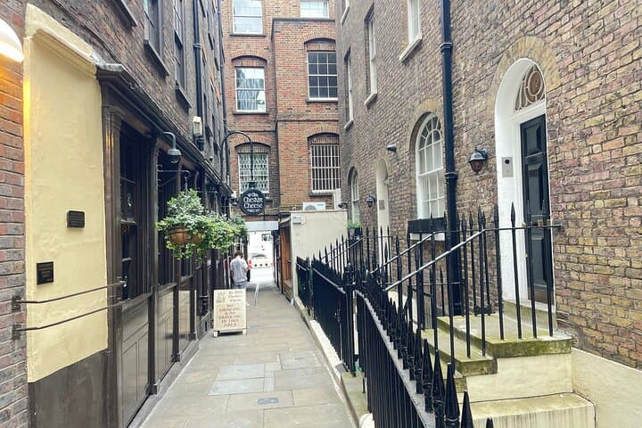 Walk in Dickens' Footsteps: Victorian London Literary Walking Tour photo 4