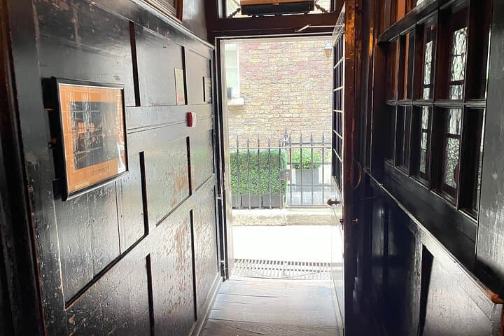 Walk in Dickens' Footsteps: Victorian London Literary Walking Tour photo 5