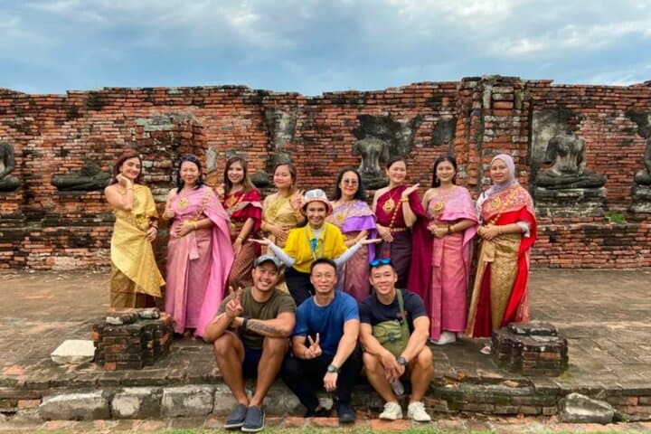 Ayutthaya Zoo & Temple Day Tour from Bangkok — Giraffe Encounters & Thai Costume Experience photo 5