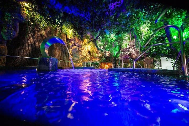 Medellín Hydrotherapy & Caviar Facial: 2.5-Hour Rejuvenation Spa Experience
