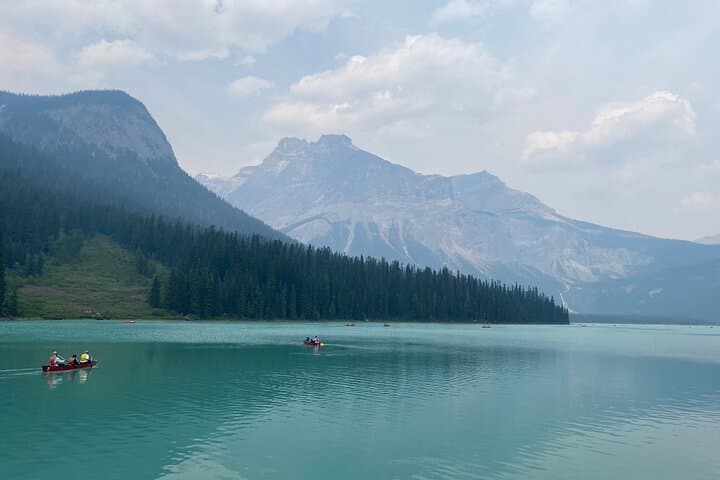 Half-Day Banff Lakes Tour: Lake Louise, Moraine, Emerald & Peyto photo 4