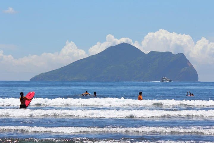 Custom Yilan Day Trip from Taipei — Wai'ao Beach, Lanyang Museum & Hot Springs photo 2