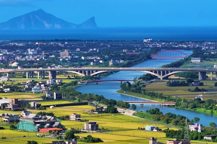 Custom Yilan Day Trip from Taipei — Wai'ao Beach, Lanyang Museum & Hot Springs photo 1