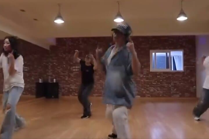 Busan K‑Pop Dance Class & City Tour — Gamcheon, Oryukdo & Jimin’s Cafe