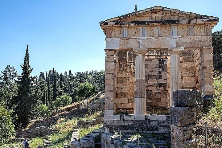 Delphi Day Trip from Athens: Temple of Apollo, Hosios Loukas & Arachova photo 2