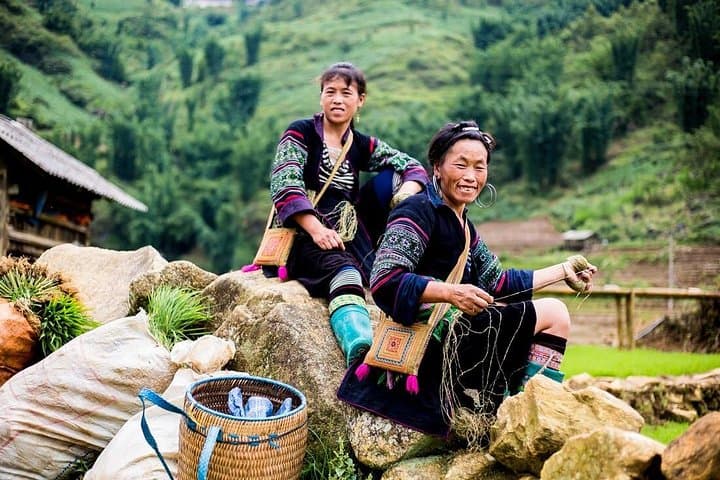 Sapa Trekking 2 Days 1 Night: Ta Van Bungalow Homestay & Rice Terrace Hike photo 3