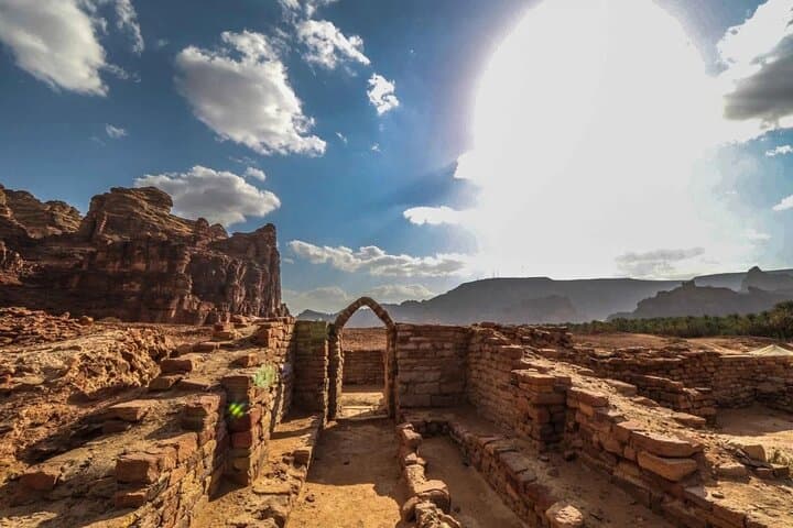 Dadan & Jabal Ikmah Tour — Explore Ancient Tombs and Rock Inscriptions in AlUla photo 4