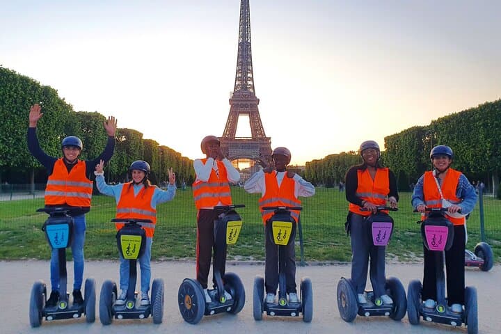Paris Night Segway Tour: Illuminations of the Eiffel Tower & Monuments