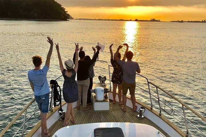 Sunset & Skyline Yacht Cruise in Singapore: 1-Hour Alaska45 Evening Sail