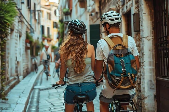 Private Bike Tour of Genoa Highlights: Palazzi, Port & Lanterna